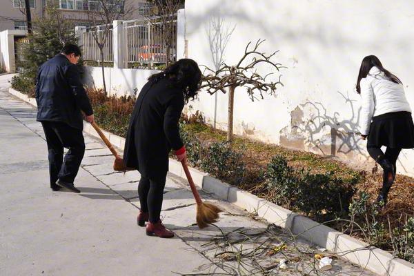 梦见笤帚是什么意思 女人梦到别人拿着笤帚有什么预兆