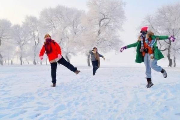 梦见打雪仗是什么意思 女人梦到别人打雪仗有什么预兆