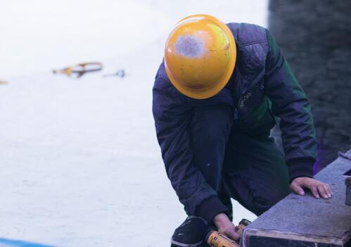 农民工遭遇拖欠工资举报