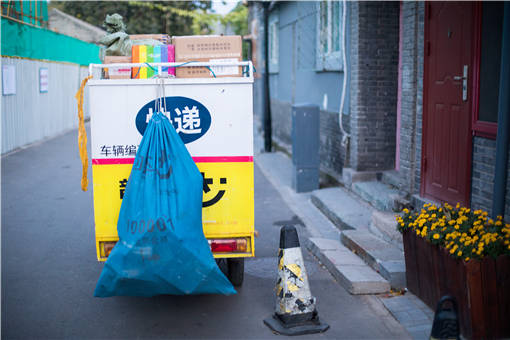 物业在小区自建快递柜是否超时收费