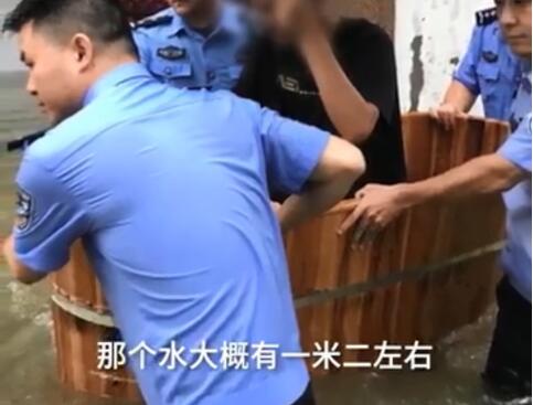 高考生坐澡盆被民警护送进考场！具体咋回事？耽