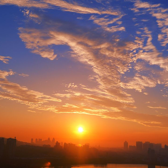 早晨出现朝霞预示着天气是怎样的？