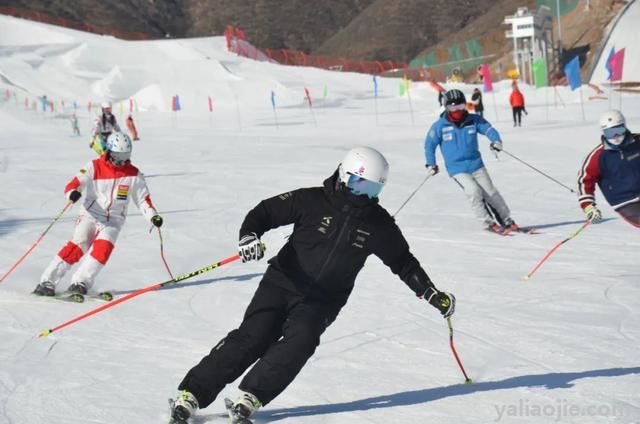 保定市第二届冰雪运动会开幕式在哪一天举行？