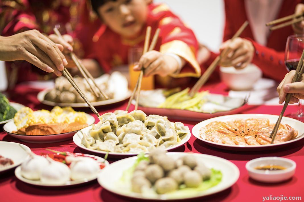 有哪些简短的年夜饭祝福语？