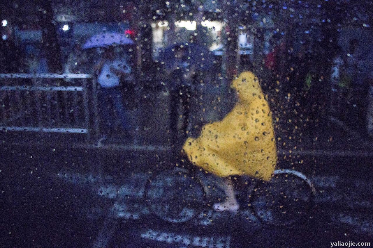 下雨天的图片心情唯美图片