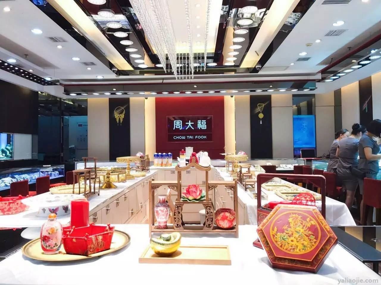 周六福是总部在深圳的大陆品牌,在整个大陆市场也有3000多家门店.