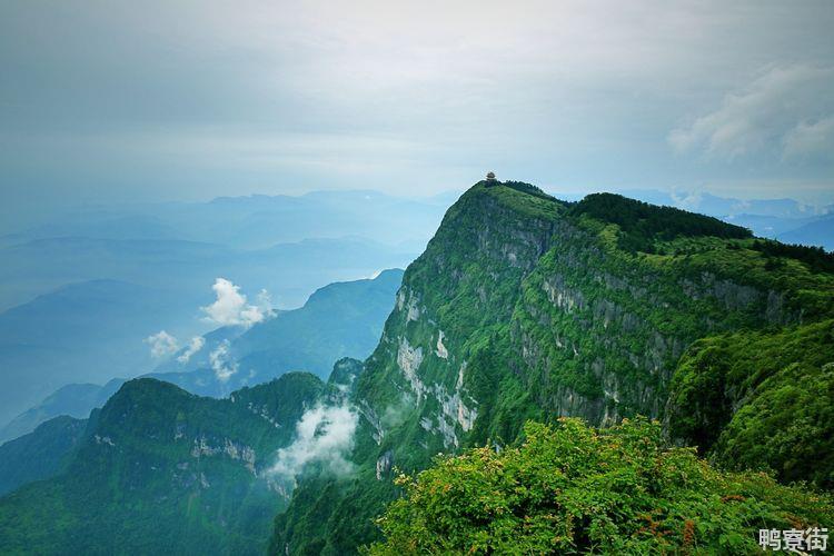 峨眉山的最高峰是哪？