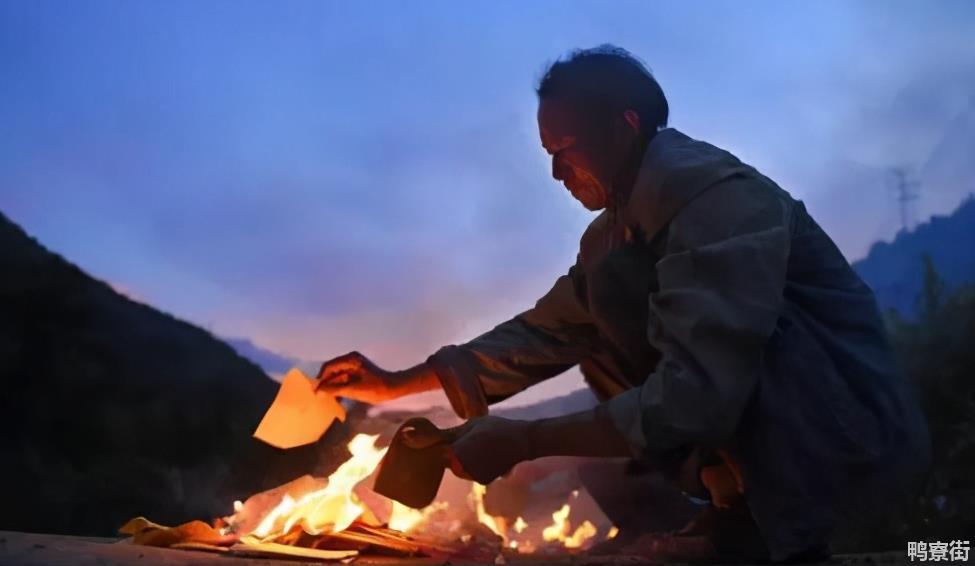 人死后为何要烧纸